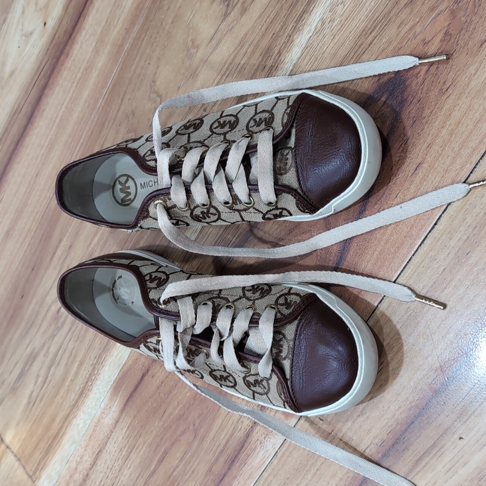 MICHAEL KORS size 8 1/2 sneakers